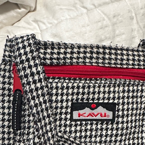 Kavu Houndstooth Crossbody‎ Bag with Red Zipper - Picture 10 of 15